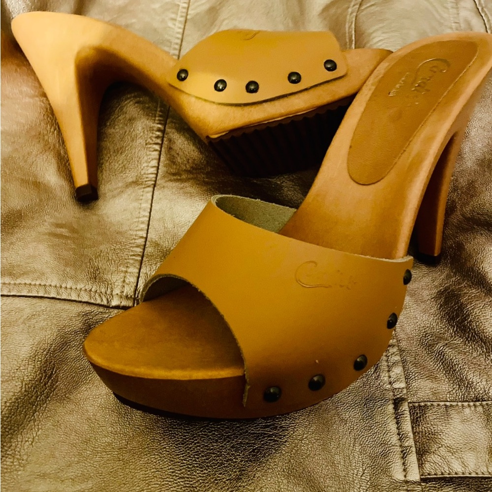 Stylish Tan Platform Heels